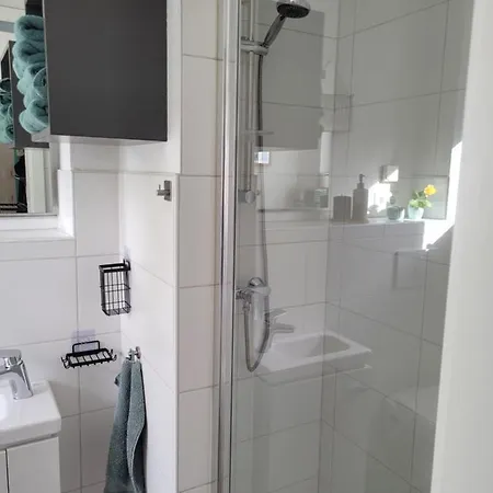 Lin's Place - Private With Bath Near Fair Homestay Hannover